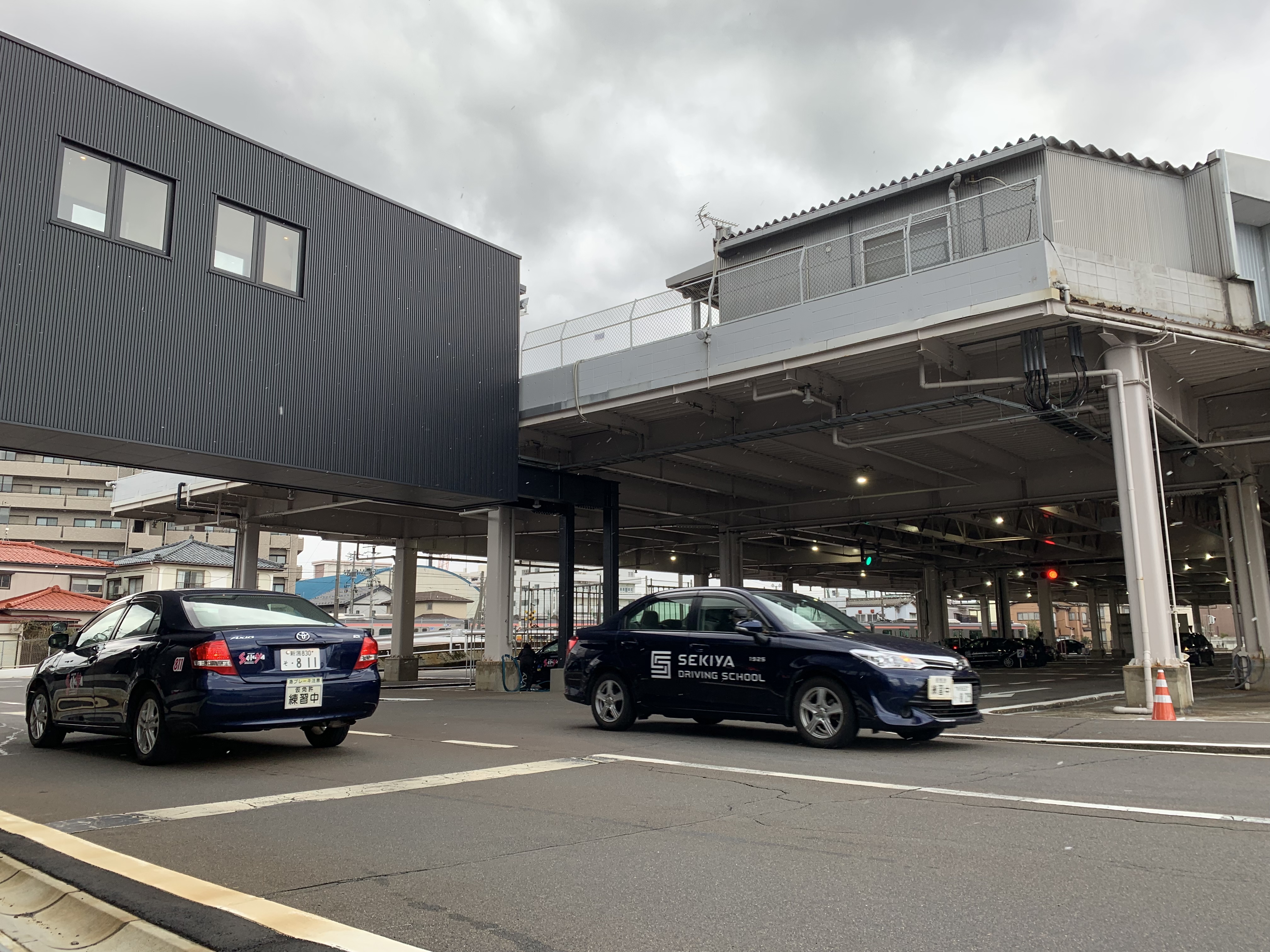 自動車 学校 関屋