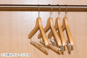 お部屋にはハンガーも