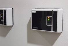 各お部屋入り口にもカードキー式の鍵を